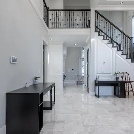 Luxurious Private Rooms In Richmond Exterior photo