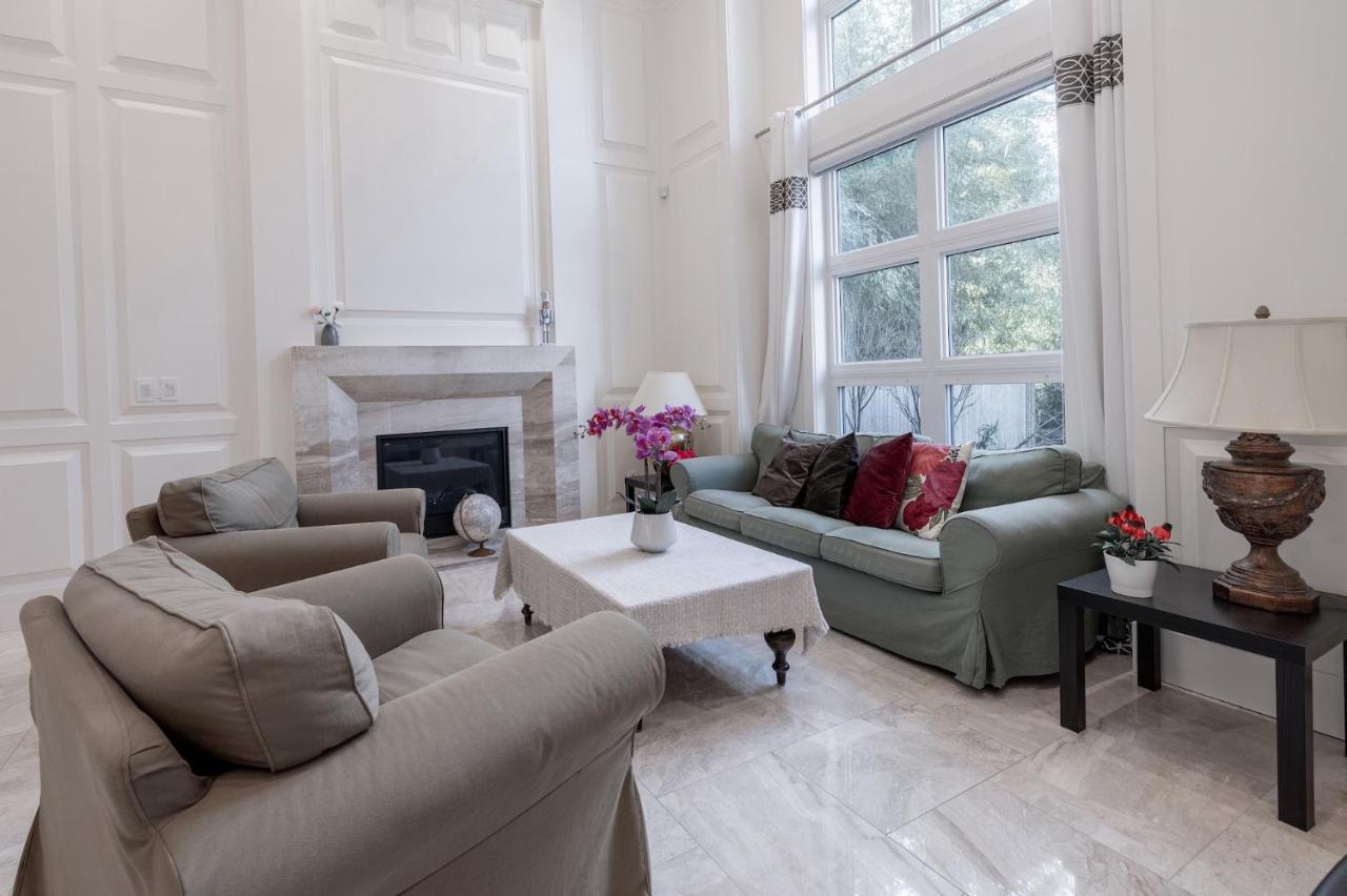 Luxurious Private In *
