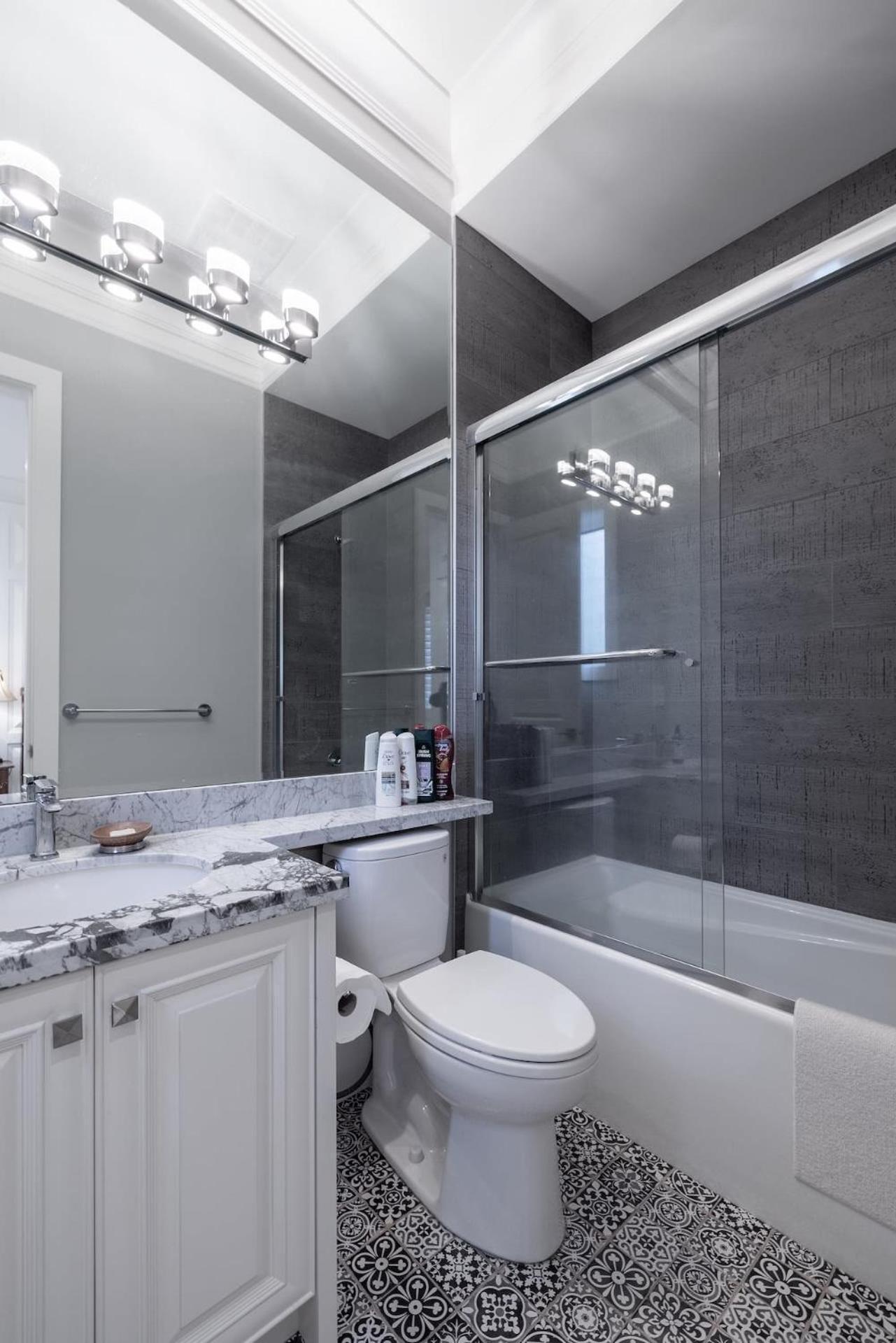 Luxurious Private In Richmond